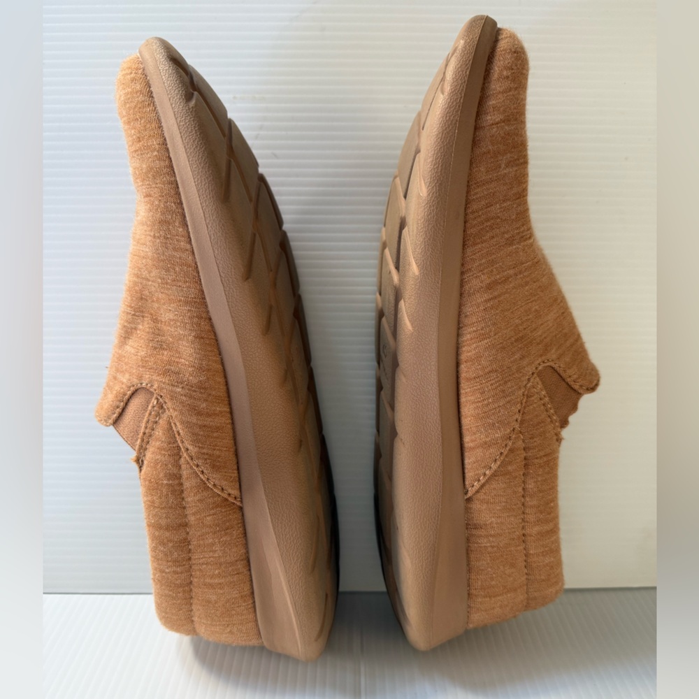 MERINOS Tan Slip-Ons - Picture 2 of 7